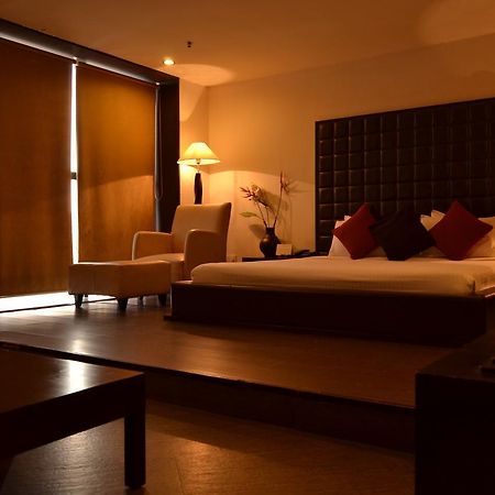 The Seventeen Degrees Hotel Dhanbād Buitenkant foto