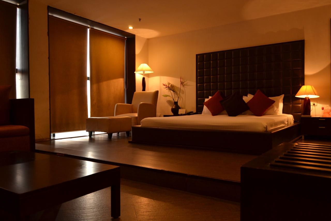 The Seventeen Degrees Hotel Dhanbād Buitenkant foto