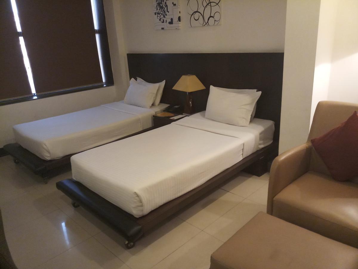 The Seventeen Degrees Hotel Dhanbād Buitenkant foto