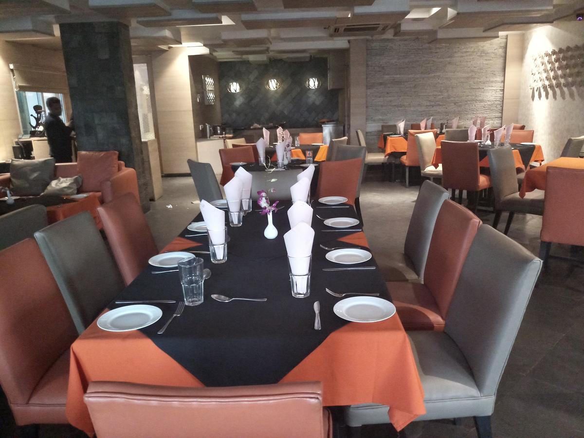The Seventeen Degrees Hotel Dhanbād Buitenkant foto