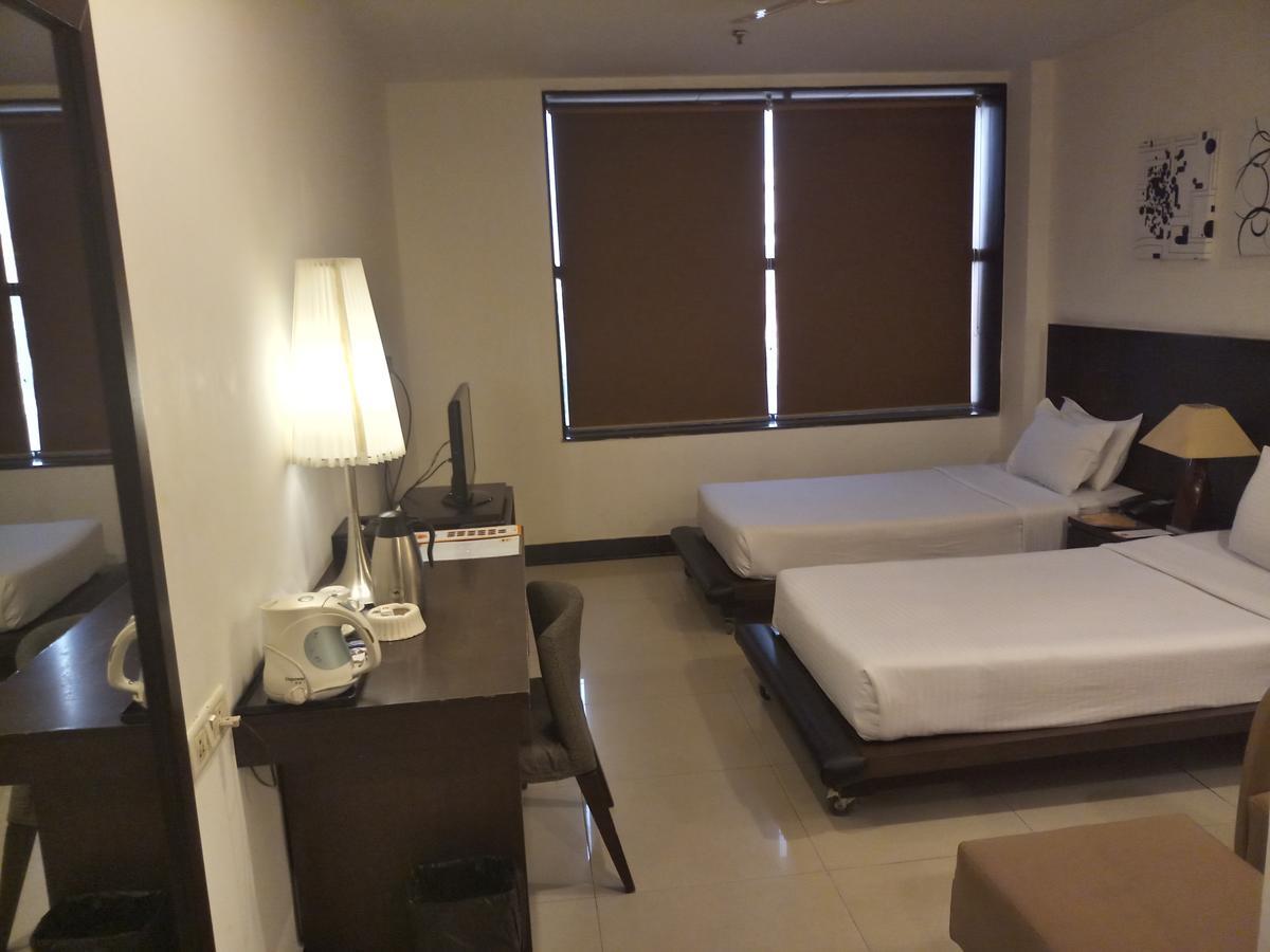 The Seventeen Degrees Hotel Dhanbād Buitenkant foto